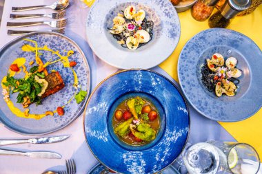 Patong, Phuket, Tayland, Güney Doğu Asya 'da Tayland yemekleri.