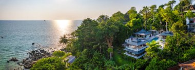 Bang Tao, Phuket, Tayland, Güney Doğu Asya 'daki Trisara plajında hava manzarası
