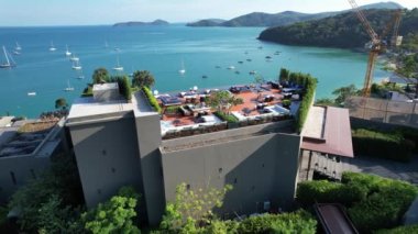Phuket, Tayland, Güney Asya 'daki Ao Yon plajının havadan görüntüsü.
