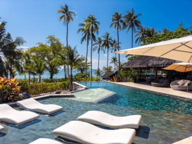 Koh yao noi, Phang Nga, Tayland, Güney Doğu Asya 'daki havuz merkezi manzarası.