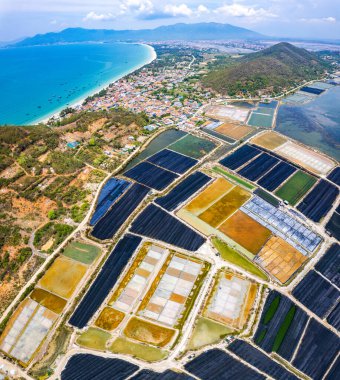 Khanh Hoa 'daki Hon Khoi Tuz Tarlaları' nın havadan görünüşü, Vietnam, Güney Doğu Asya