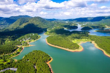 Tuyen Gölü 'nün havadan görünüşü Dalat, Vietnam, Güney Asya