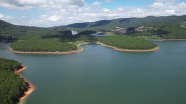 Tuyen Gölü 'nün havadan görünüşü Dalat, Vietnam, Güney Asya