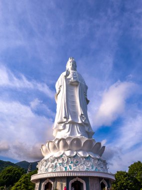 Da Nang, Vietnam 'daki Chua Linh Ung pagoda tapınağının görüntüsü. Yüksek kalite fotoğraf