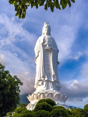 Da Nang, Vietnam 'daki Chua Linh Ung pagoda tapınağının görüntüsü. Yüksek kalite fotoğraf