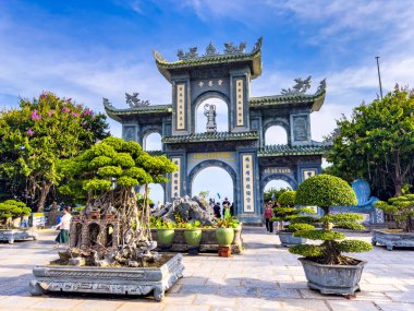 Da Nang, Vietnam 'daki Chua Linh Ung pagoda tapınağının görüntüsü. Yüksek kalite fotoğraf