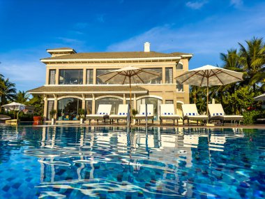 Da Nang, Vietnam 'daki havuz merkezinden plaj manzarası. Yüksek kalite fotoğraf