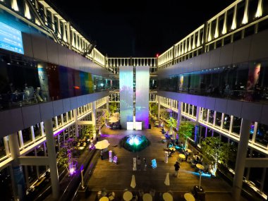 Japonya 'daki Abeno Harukas Binası' ndan geceleri Osaka manzarası. Yüksek kalite fotoğraf