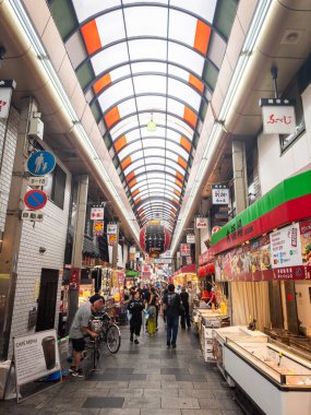 Japonya, Osaka 'daki Kuromon pazarı. Yüksek kalite fotoğraf