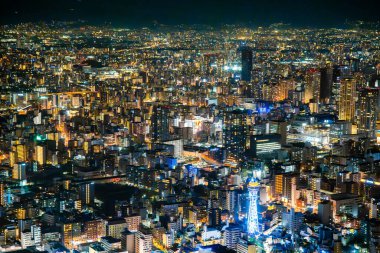 Japonya 'daki Abeno Harukas Binası' ndan geceleri Osaka manzarası. Yüksek kalite fotoğraf