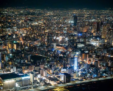 Japonya 'daki Abeno Harukas Binası' ndan geceleri Osaka manzarası. Yüksek kalite fotoğraf