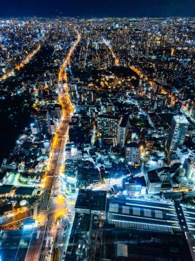 Japonya 'daki Abeno Harukas Binası' ndan geceleri Osaka manzarası. Yüksek kalite fotoğraf
