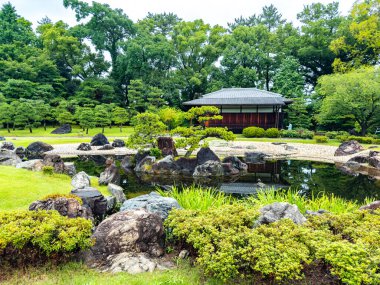 Japonya, Kyoto 'da yağmurun altında Nijo Kalesi. Yüksek kalite fotoğraf