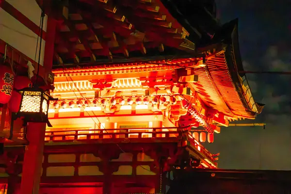 Fushimi Inari Taisha, geceleyin, Kyoto, Japonya 'da. Yüksek kalite fotoğraf