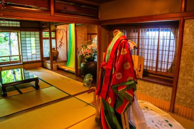 Japonya, Arashiyama Kyoto 'da kimonolu bir Japon odası. Yüksek kalite fotoğraf