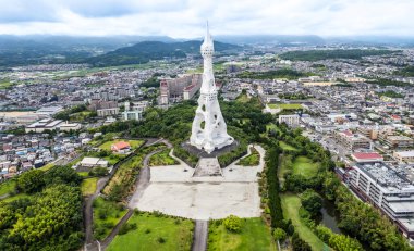 Japonya, Osaka 'daki Büyük Barış Duası Kulesi' nin havadan görünüşü