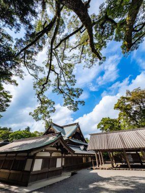 Kotai Jingu tapınağı ya da Ise Jingu Naiku, içeri. Japonya 'nın Ise şehrinde bulunan Ise Tapınağı, güneş tanrıçası Amaterasu' ya adanmış bir Shinto tapınağıdır..