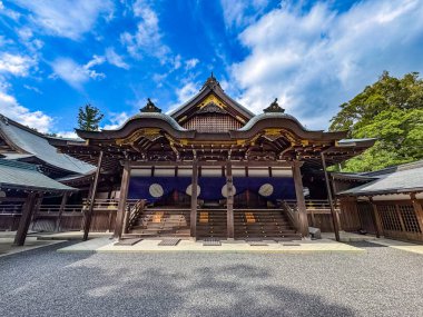 Kotai Jingu tapınağı ya da Ise Jingu Naiku, içeri. Japonya 'nın Ise şehrinde bulunan Ise Tapınağı, güneş tanrıçası Amaterasu' ya adanmış bir Shinto tapınağıdır..