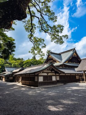 Kotai Jingu tapınağı ya da Ise Jingu Naiku, içeri. Japonya 'nın Ise şehrinde bulunan Ise Tapınağı, güneş tanrıçası Amaterasu' ya adanmış bir Shinto tapınağıdır..