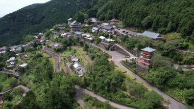 Seiganto-ji tapınağı Japonya, Wakayama 'daki Nachi Su Fall yakınlarında..