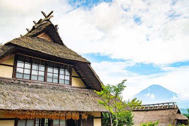Saiko Iyashi no Sato Nenba, Fuji Dağı manzaralı geleneksel köy, Fujikawaguchiko, Saiko, Japonya. Yüksek kalite fotoğraf