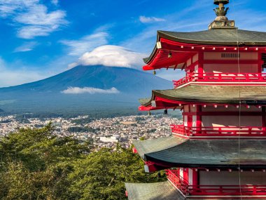 Chureito pagoda ile Fuji Dağı manzaralı, Arakurayama Sengen Parkı, Fujiyoshida, Yamanashi, Japonya. Yüksek kalite fotoğraf