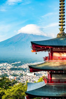 Chureito pagoda ile Fuji Dağı manzaralı, Arakurayama Sengen Parkı, Fujiyoshida, Yamanashi, Japonya. Yüksek kalite fotoğraf