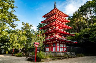 Chureito pagoda ile Fuji Dağı manzaralı, Arakurayama Sengen Parkı, Fujiyoshida, Yamanashi, Japonya. Yüksek kalite fotoğraf