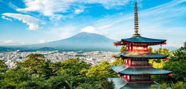 Chureito pagoda ile Fuji Dağı manzaralı, Arakurayama Sengen Parkı, Fujiyoshida, Yamanashi, Japonya. Yüksek kalite fotoğraf