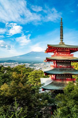 Chureito pagoda ile Fuji Dağı manzaralı, Arakurayama Sengen Parkı, Fujiyoshida, Yamanashi, Japonya. Yüksek kalite fotoğraf