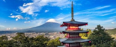 Chureito pagoda ile Fuji Dağı manzaralı, Arakurayama Sengen Parkı, Fujiyoshida, Yamanashi, Japonya. Yüksek kalite fotoğraf