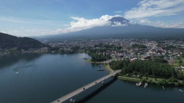 Fujikawaguchiko Fujikawaguchiko 'daki Kawaguchi Gölü manzarası, Japonya Fuji Dağı yakınlarında, Asya