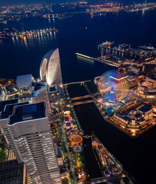 Yokohama dönme dolap Cosmo Saati 21 Kanagawa, Yokohama, Japonya 'da. Yüksek kalite fotoğraf