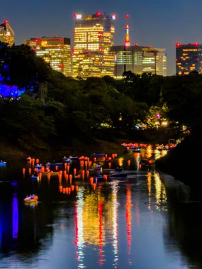 Chidorigafuchi Park, Tokyo, Chiyoda City, Kojimachi, Japonya 'da Fener Festivali. Yüksek kalite fotoğraf