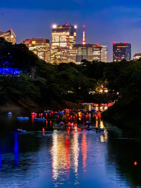 Chidorigafuchi Park, Tokyo, Chiyoda City, Kojimachi, Japonya 'da Fener Festivali. Yüksek kalite fotoğraf