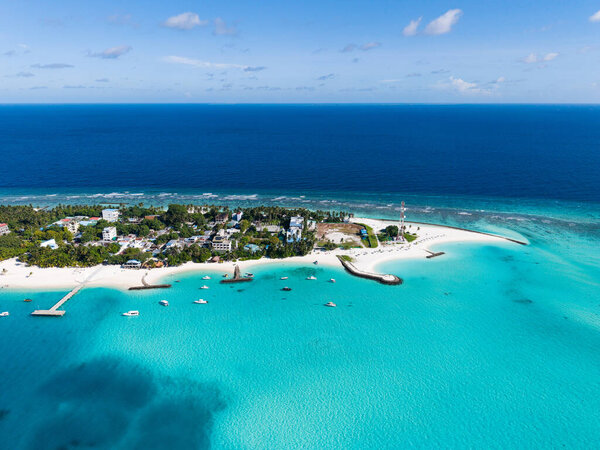 Вид на остров Фулидху в Мальдивах, Азия