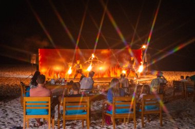 Asya 'daki Maldivler' de bir havuz barında. Yüksek kalite fotoğraf