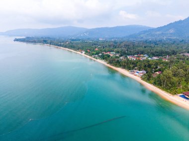 Tayland, Tayland, Güney Asya 'daki Koh Samui adasındaki Lipa Noi plajının hava görüntüsü.