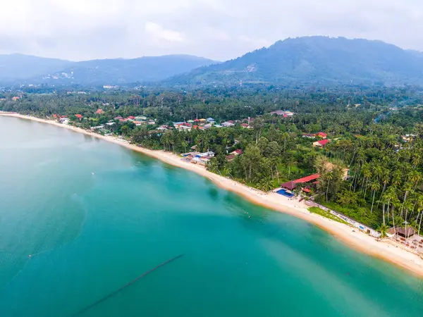 Tayland, Tayland, Güney Asya 'daki Koh Samui adasındaki Lipa Noi plajının hava görüntüsü.