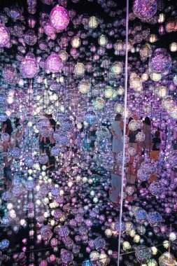 Tokyo, Japonya 'da ışık tesisi ve aydınlatma. Yüksek kalite fotoğraf