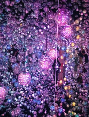 Tokyo, Japonya 'da ışık tesisi ve aydınlatma. Yüksek kalite fotoğraf