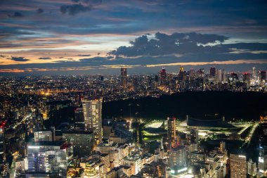 Gün batımında Shibuya Sky 'ın çatısından Tokyo manzarası, Shibuya, Tokyo, Japonya. Yüksek kalite fotoğraf