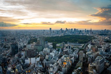 Gün batımında Shibuya Sky 'ın çatısından Tokyo manzarası, Shibuya, Tokyo, Japonya. Yüksek kalite fotoğraf