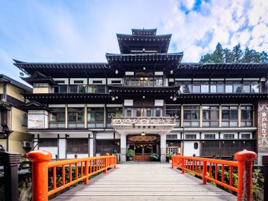 Ginzan Onsen, Japonya 'nın Yamagata ilinin Obanazawa kentinde bir onsen bölgesidir. Adı gümüş madeni kaplıcası demek..