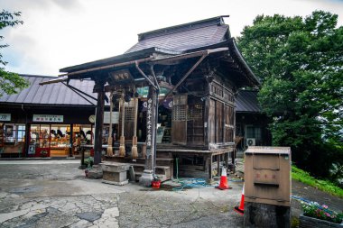 Sazae Tapınağı. 1796 'dan kalma ahşap bir tapınak. Eşsiz bir çift sarmal yapısı ve spiral merdiveni var..