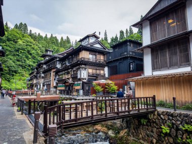 Ginzan Onsen, Japonya 'nın Yamagata ilinin Obanazawa kentinde bir onsen bölgesidir. Adı gümüş madeni kaplıcası demek..