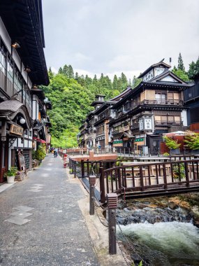 Ginzan Onsen, Japonya 'nın Yamagata ilinin Obanazawa kentinde bir onsen bölgesidir. Adı gümüş madeni kaplıcası demek..