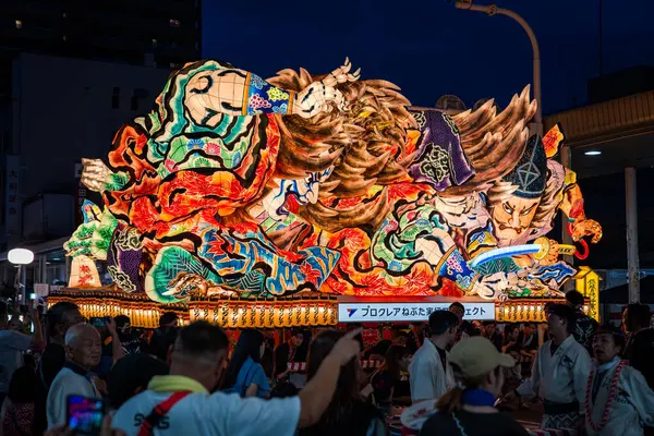 Japonya 'nın Aomori şehrinde Nebuta festivali. Yüksek kalite fotoğraf