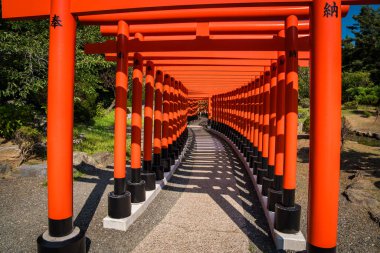 Ushigatacho, Tsugaru, Aomori, Japonya 'daki Takayama Inari Tapınağı. Yüksek kalite fotoğraf
