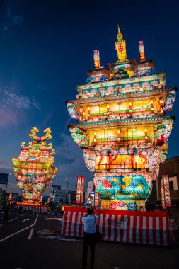 Noshiro Tenku no Fuyajo Tanabata Festivali Fener Kaleleri Noshiro Ağustos 2024, Akita, Japonya 'da. Yüksek kalite fotoğraf